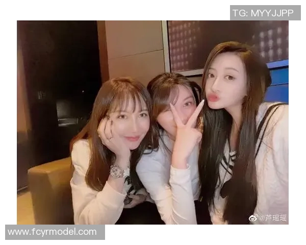 足球明星的妻子们生活揭秘她们背后的故事与风采展现 足球明星的妻子们生活揭秘她们背后的故事与风采展现